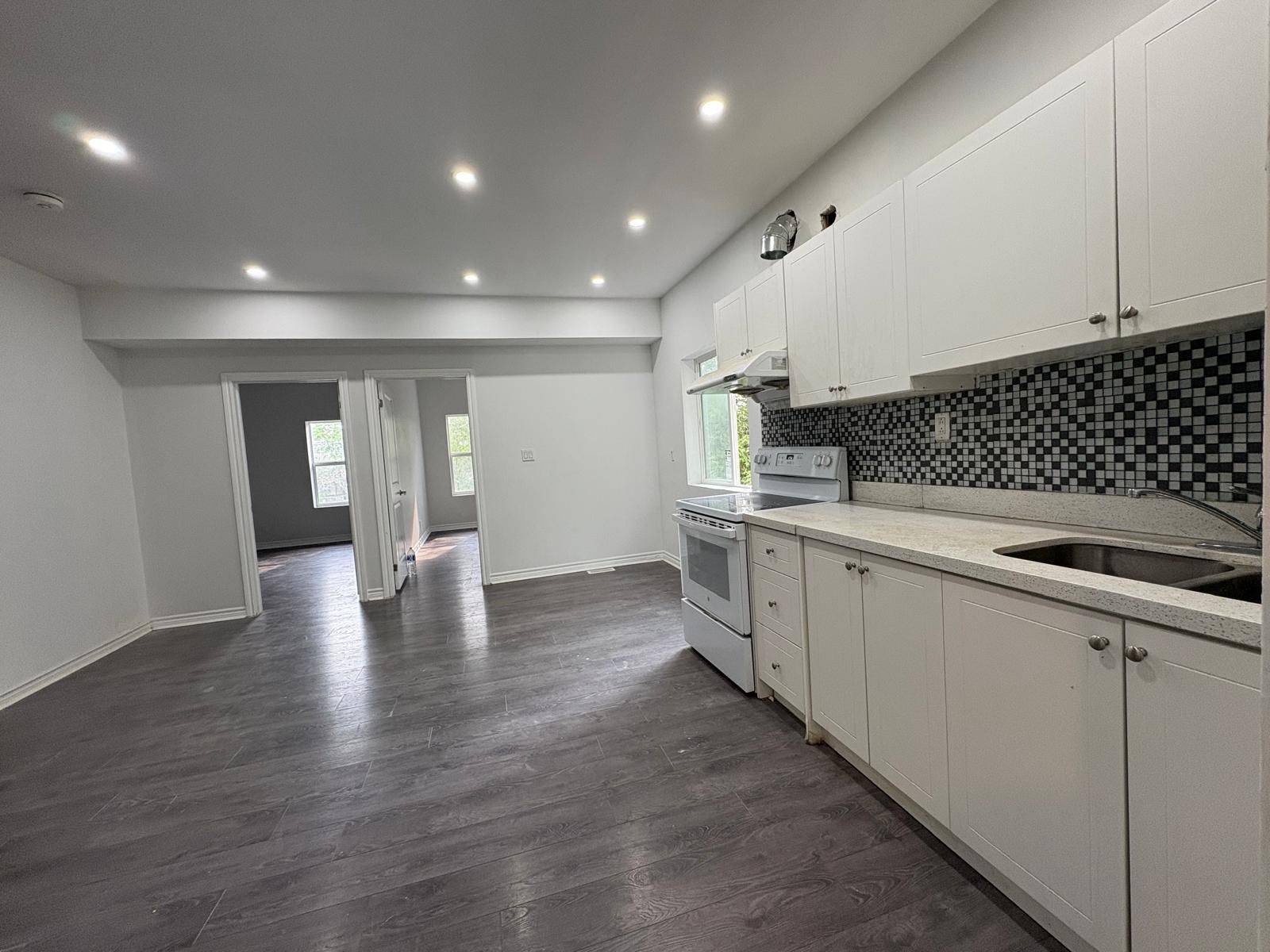 Toronto E08, ON M1M 3A4,35 Duncombe BLVD #2B