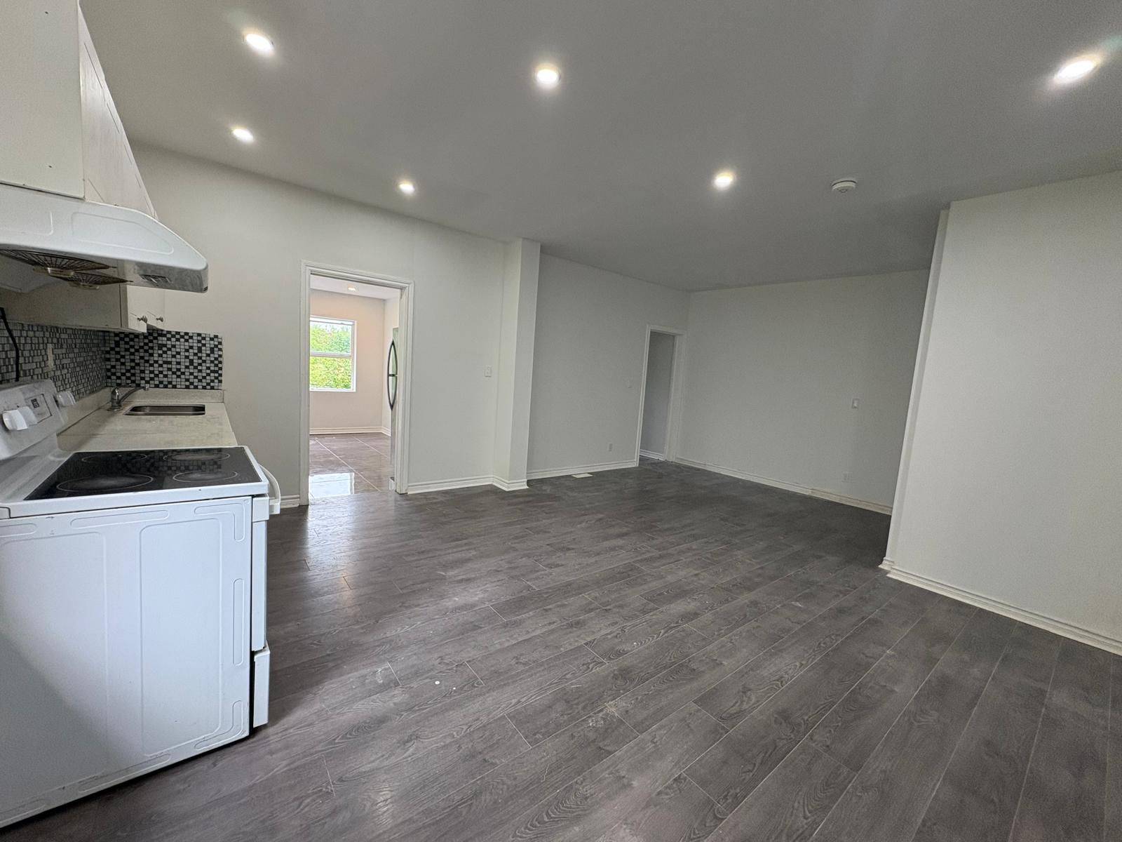 Toronto E08, ON M1M 3A4,35 Duncombe BLVD #2B