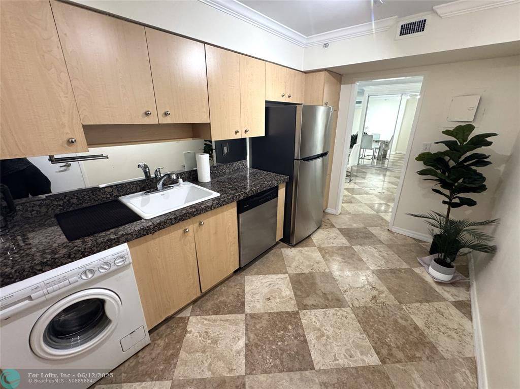 Surfside, FL 33154,9195 Collins Ave  #912