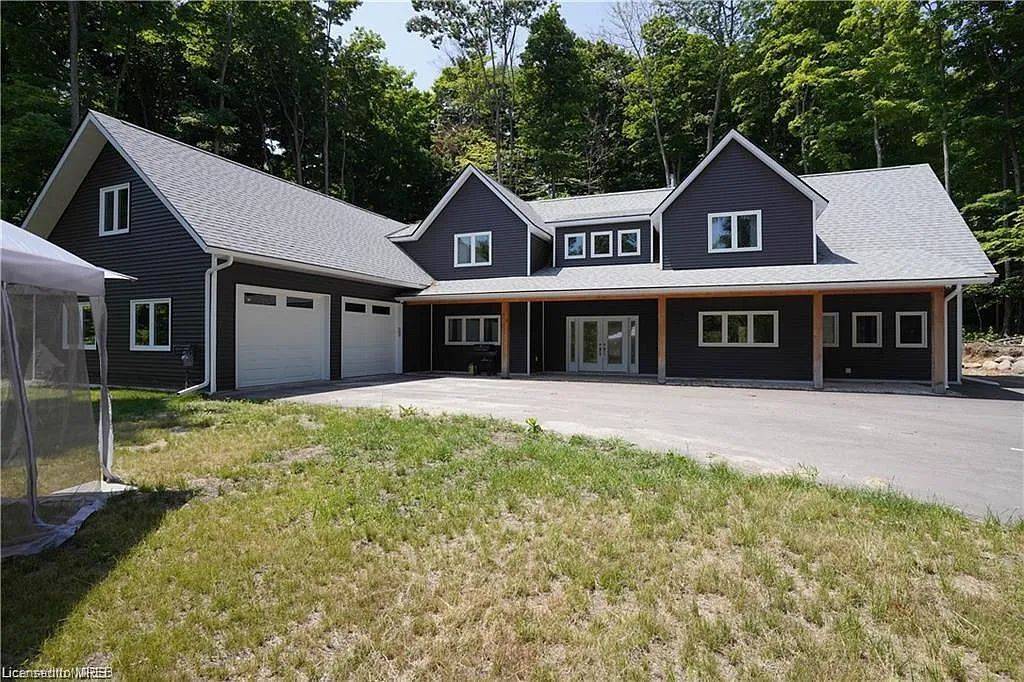 Tiny, ON L9M 0B9,30 Blue Jay CT