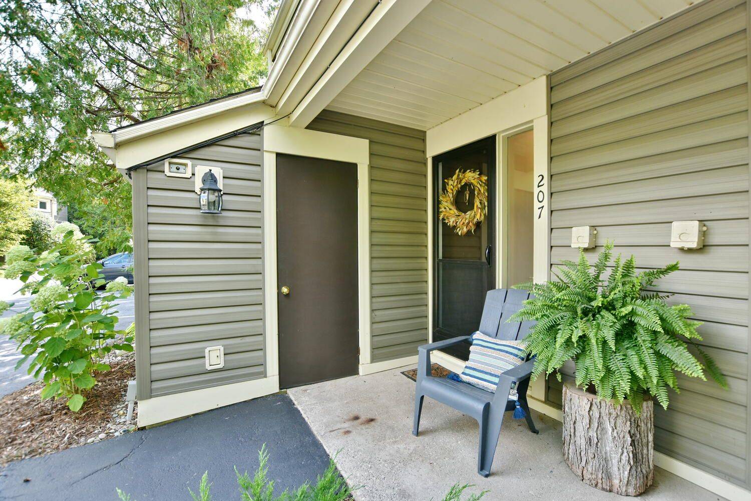 Collingwood, ON L9Y 5B4,207 ESCARPMENT CRES