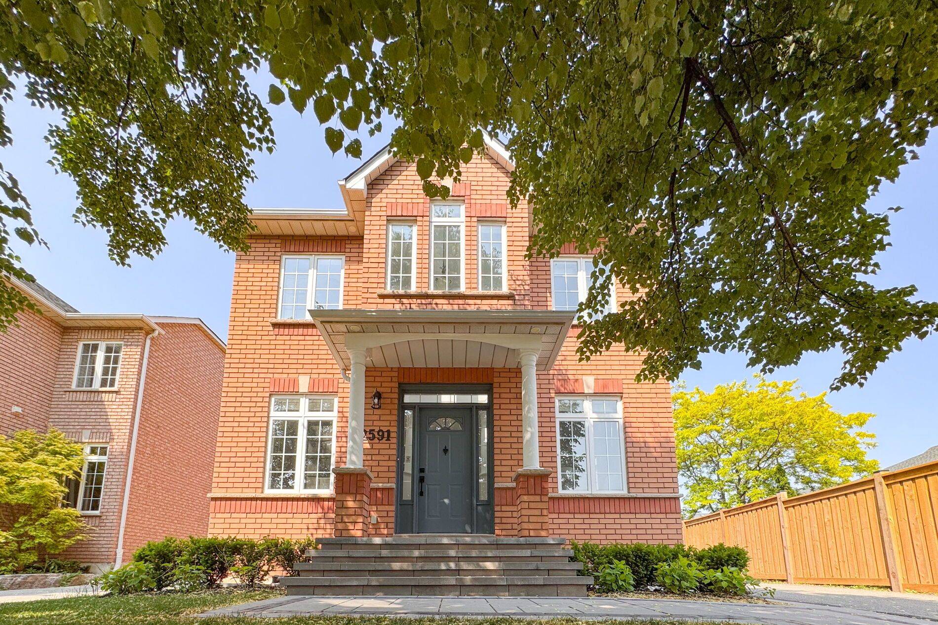 2591 Castle Hill CRES, Oakville, ON L6H 6J1