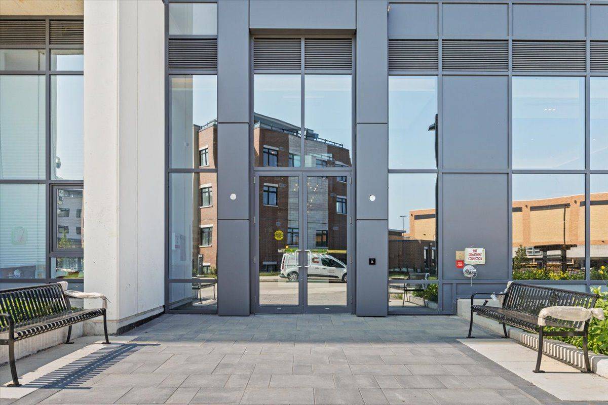 Mississauga, ON L5L 3H9,1063 Douglas Mccurdy Comm CIR #1008