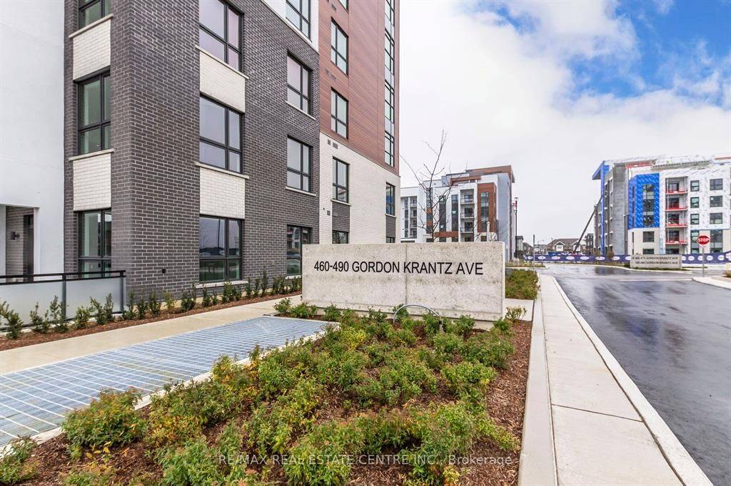 Milton, ON L9E 1Z2,460 Gordon Krantz AVE #207