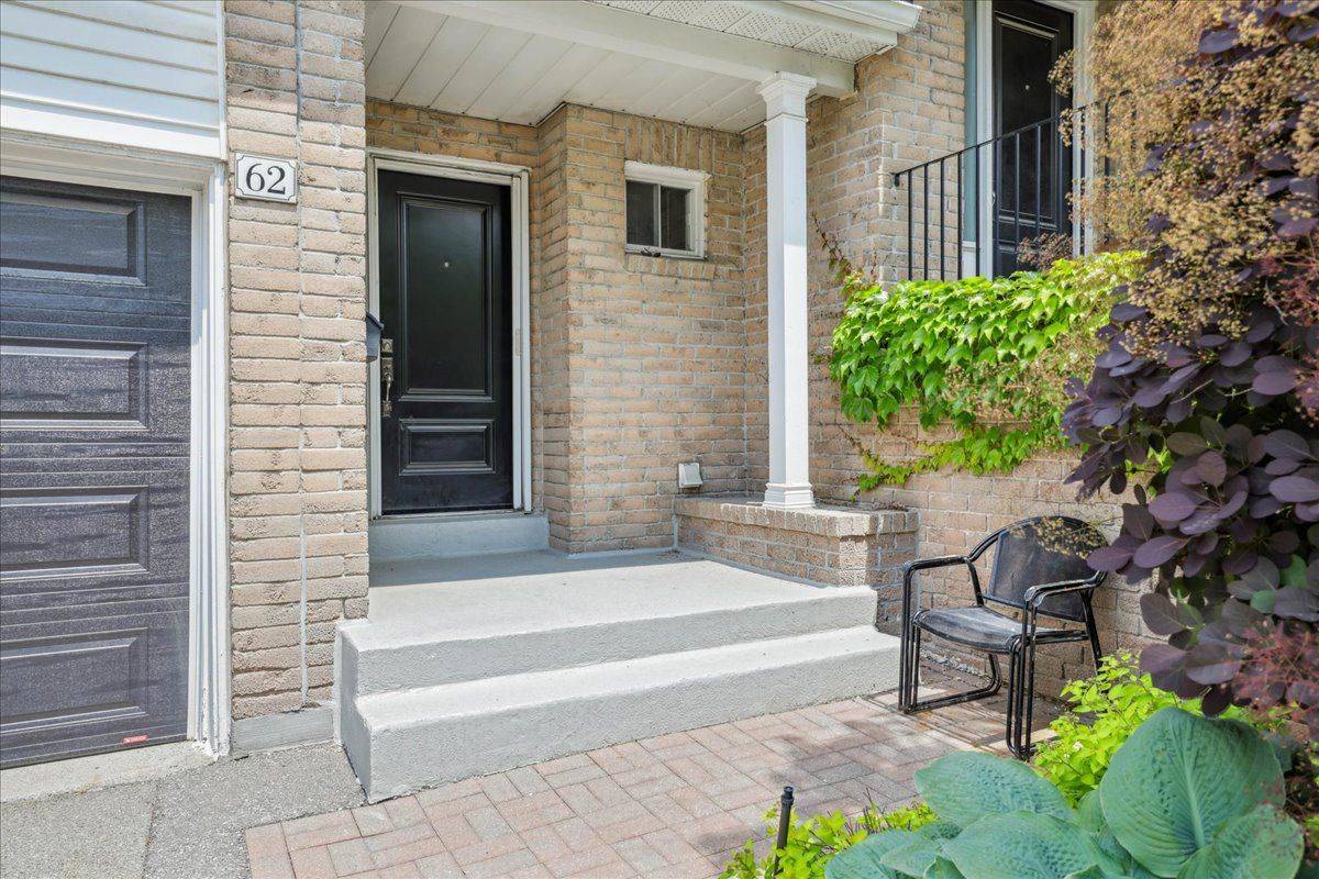 Toronto W09, ON M9P 3T9,62 Tamarack CIR