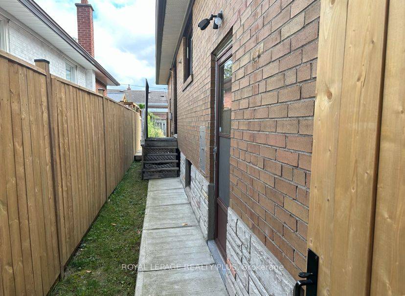 Toronto W08, ON M9C 1V1,64 Stevenharris DR