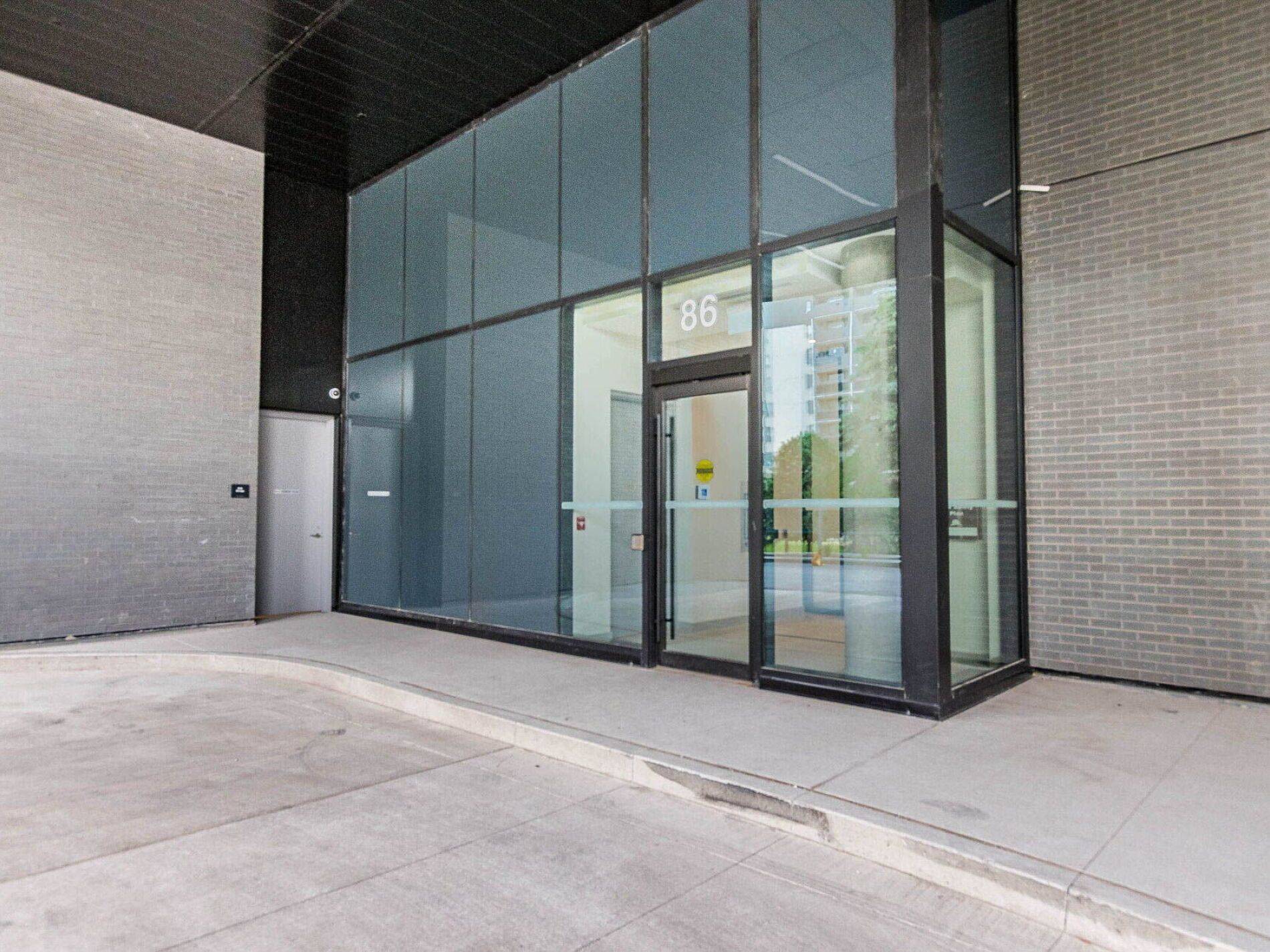 Mississauga, ON L5A 0B1,86 Dundas ST E #1417
