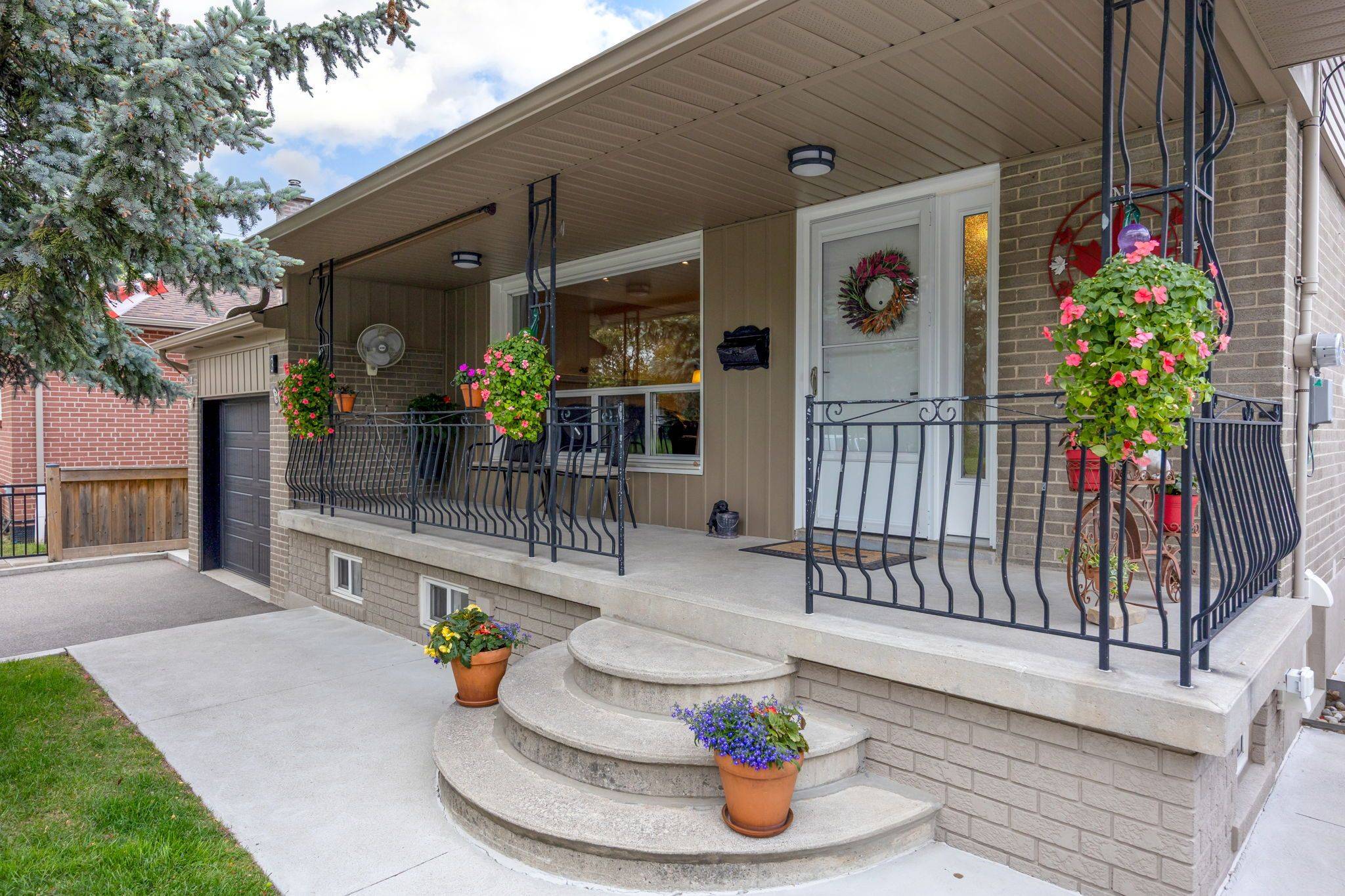 Toronto W10, ON M9W 3B1,3 Rosefair CRES