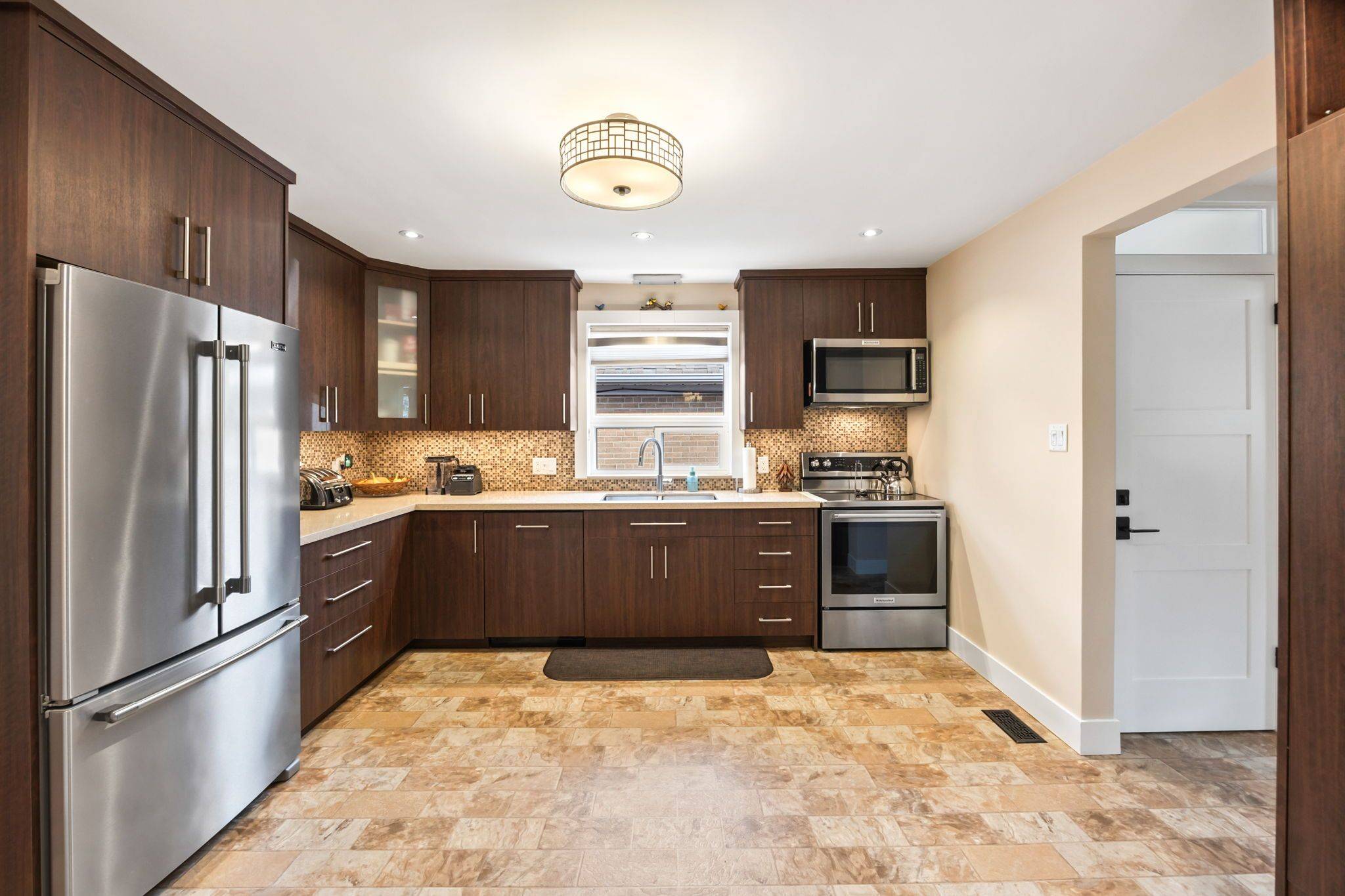 Toronto W10, ON M9W 3B1,3 Rosefair CRES