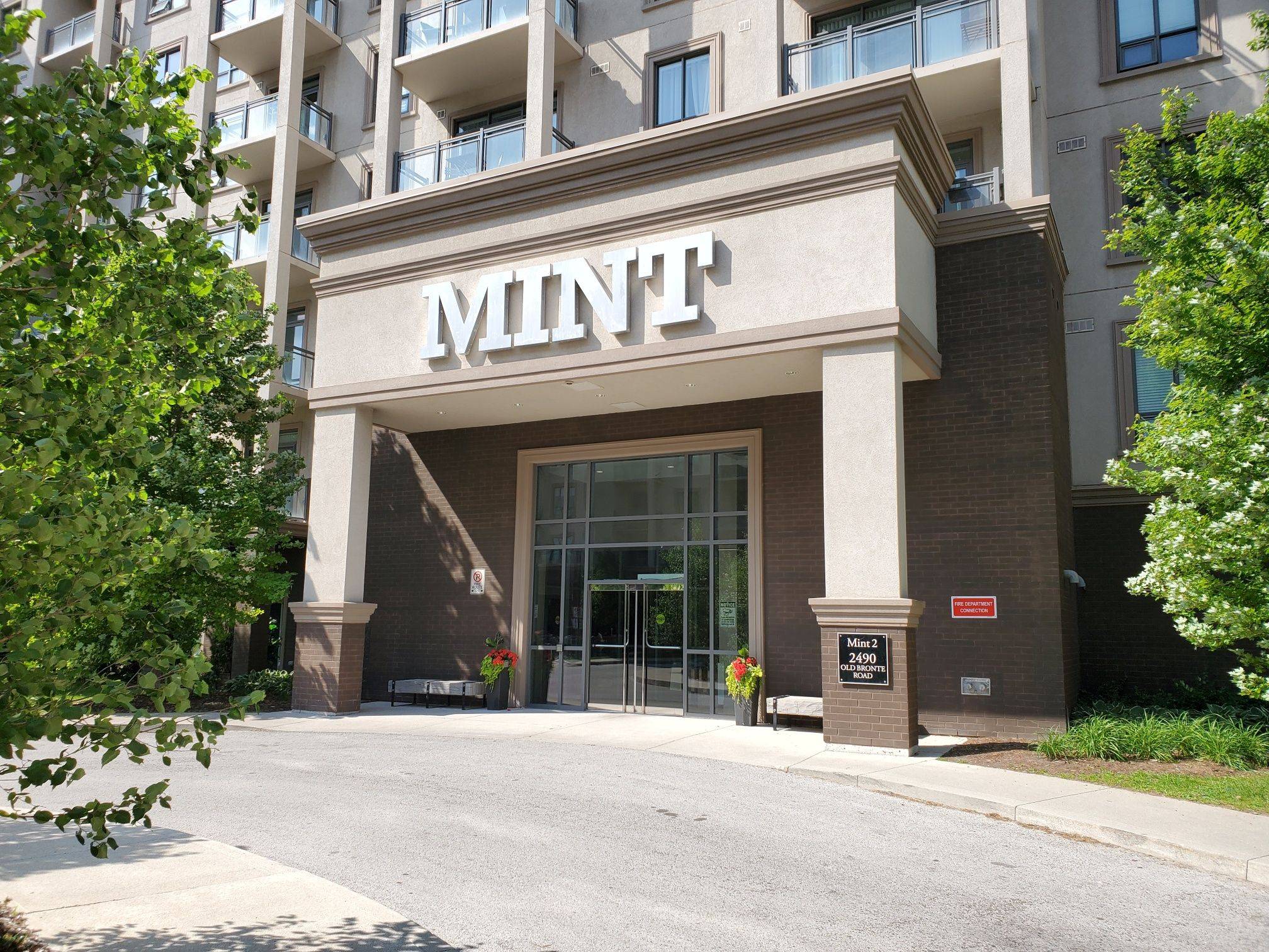 Oakville, ON L6M 0Y5,2490 Old Bronte RD #806