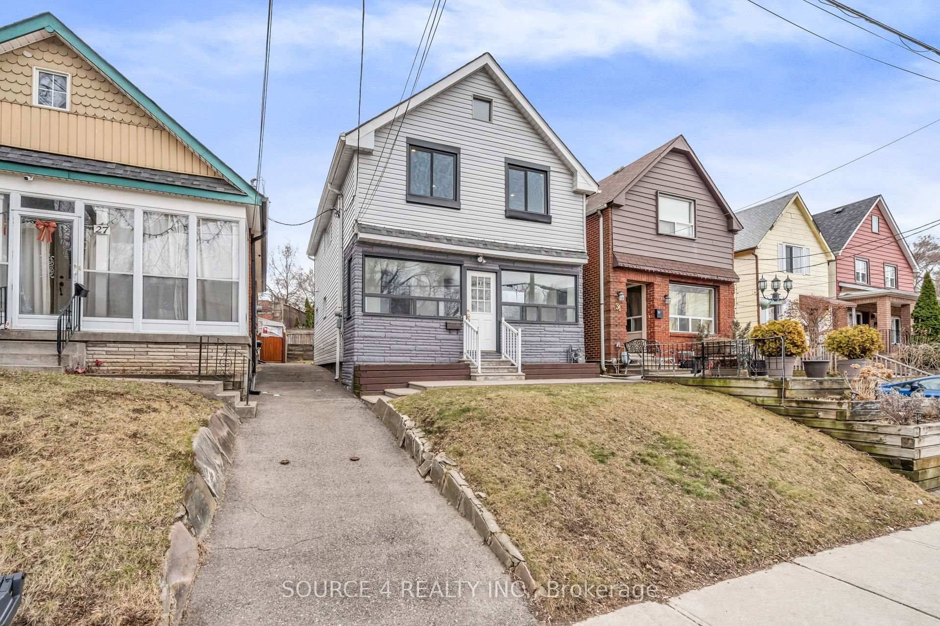 Toronto W03, ON M6N 2B9,29 Hillary AVE