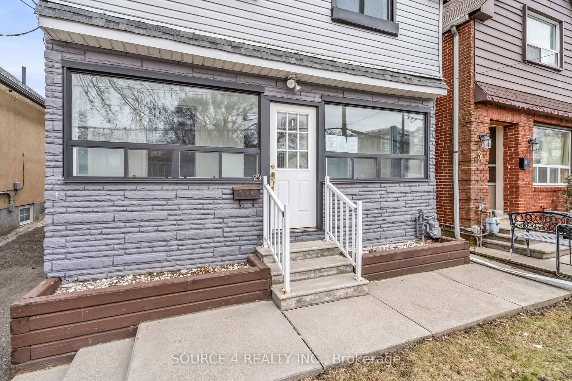 Toronto W03, ON M6N 2B9,29 Hillary AVE