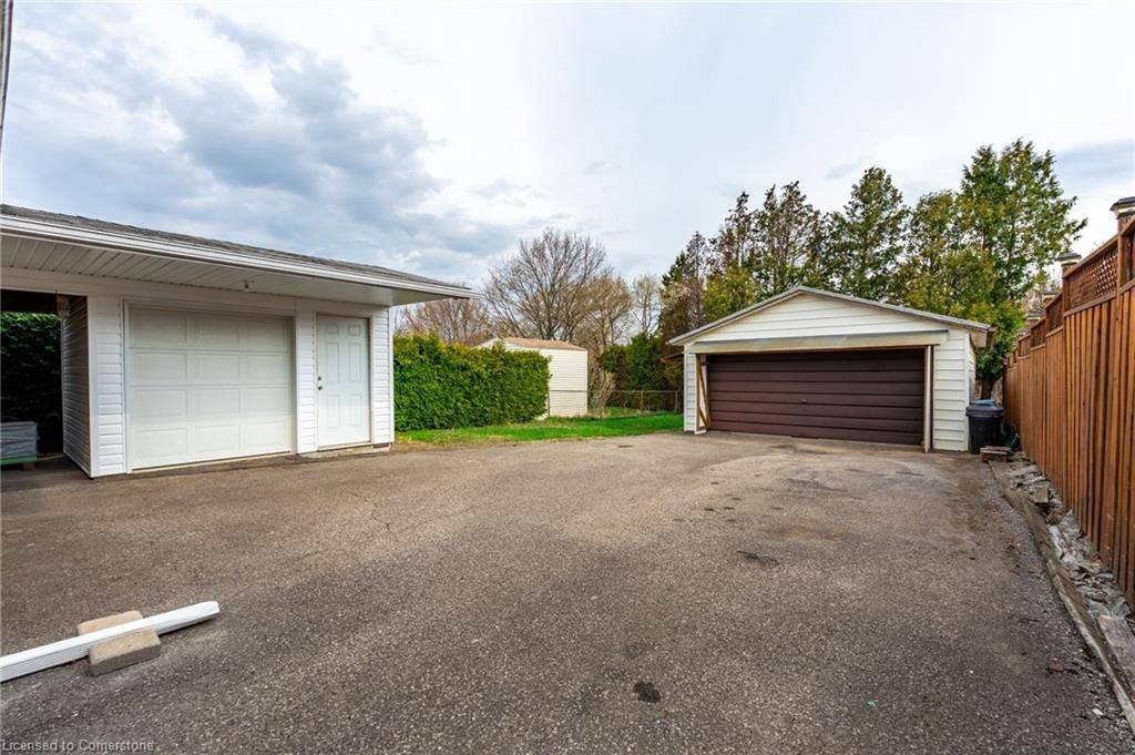 Hamilton, ON L8K 4X6,15 Nelligan PL