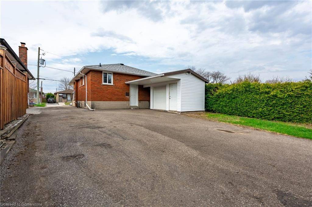 Hamilton, ON L8K 4X6,15 Nelligan PL
