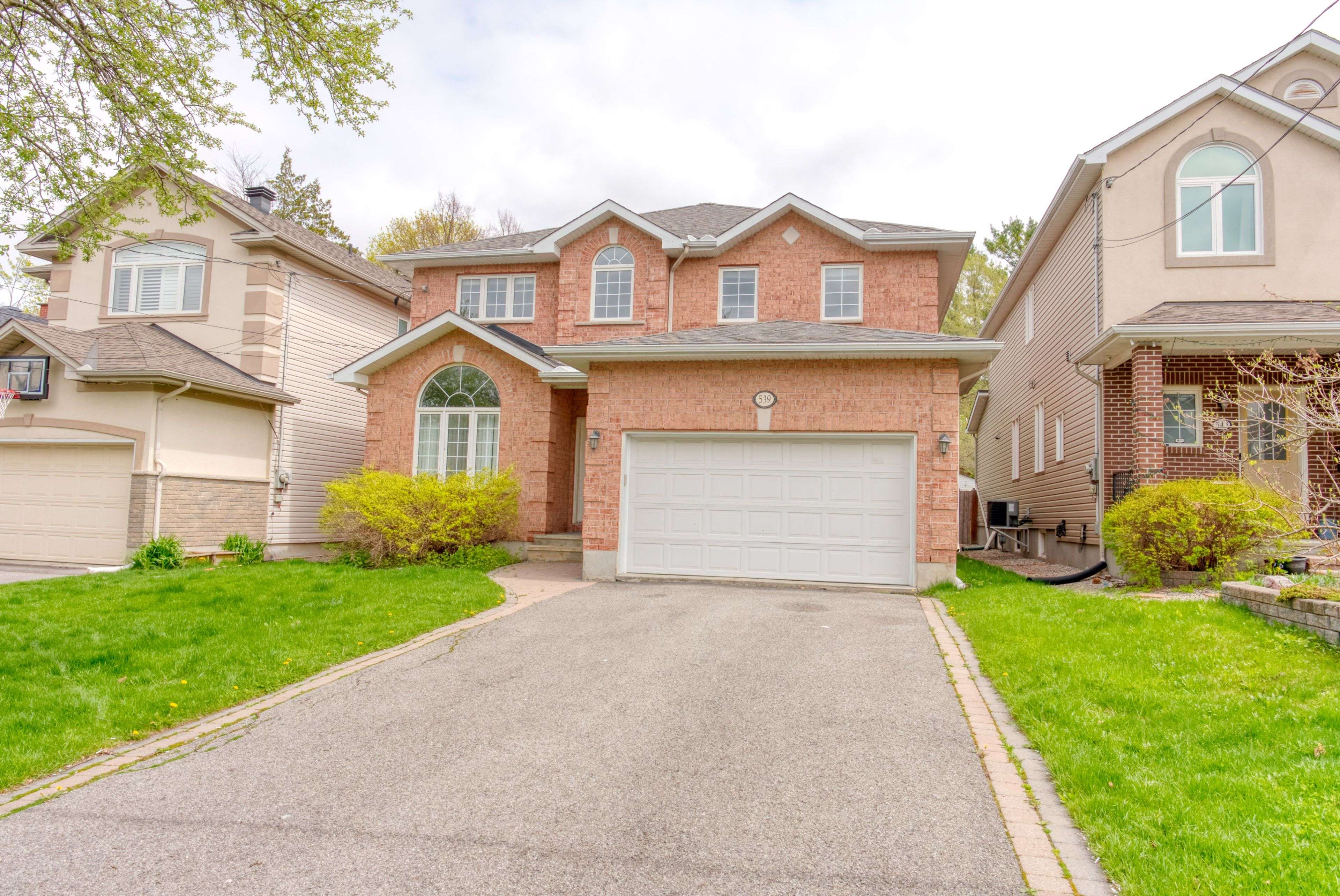 Westboro - Hampton Park, ON K1Z 5P1,539 Tweedsmuir AVE