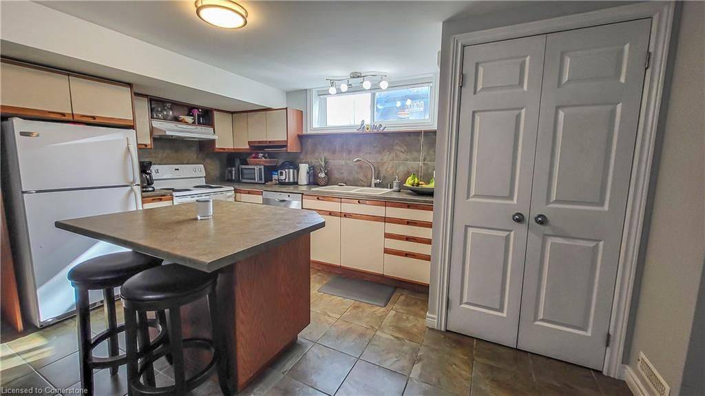 Kitchener, ON N2M 3A3,326 Victoria ST S #B