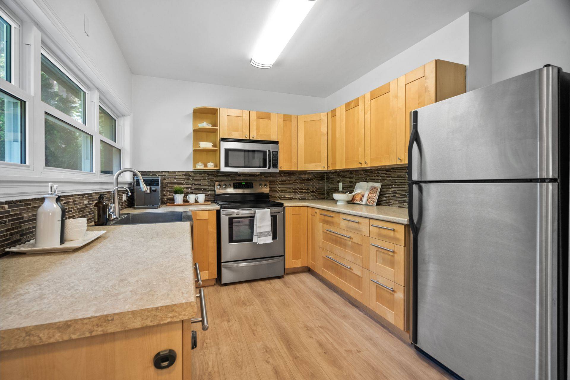 Kitchener, ON N2H 3M8,196 Sheldon AVE N