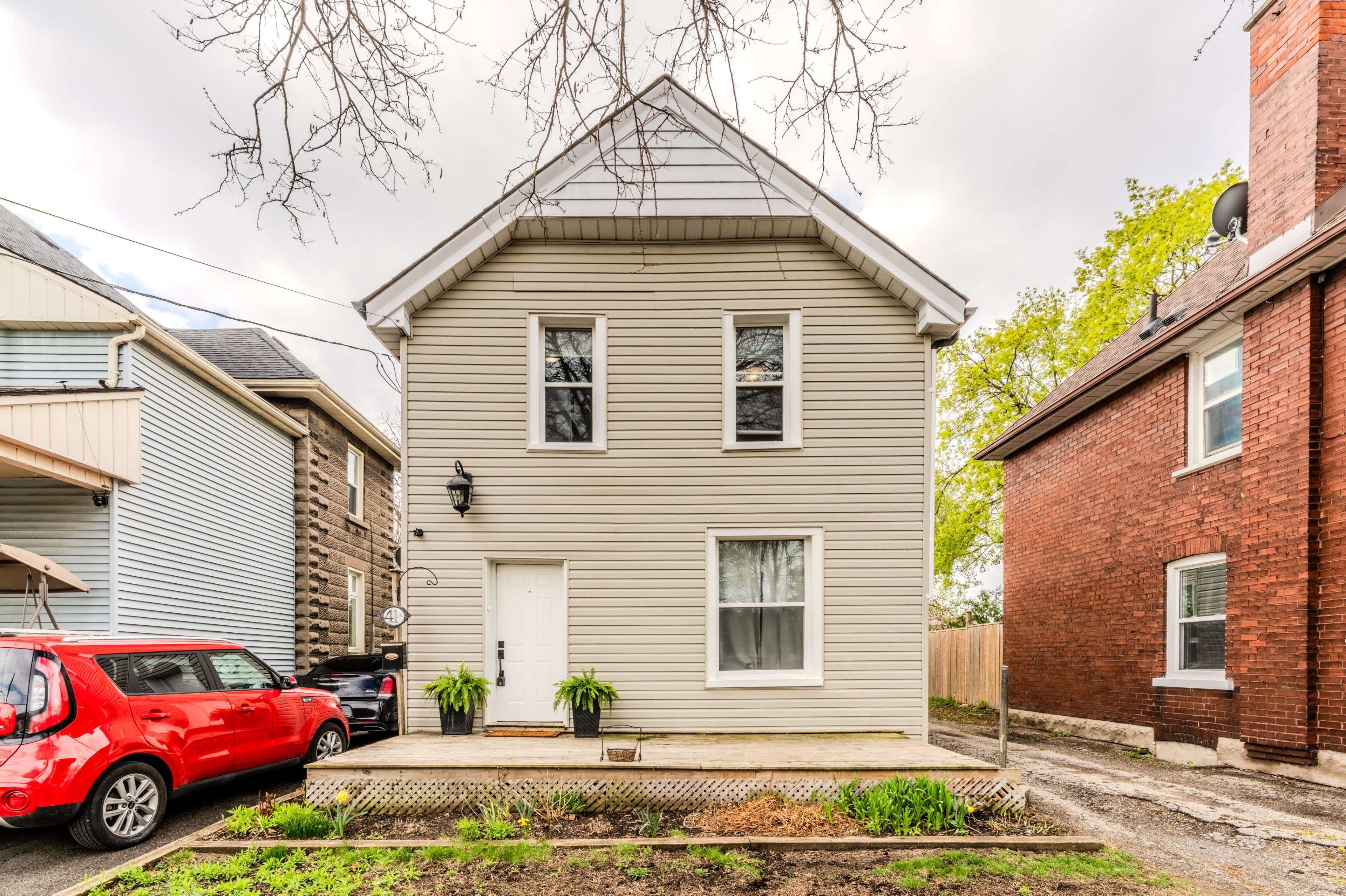 41 Brighton AVE, Brantford, ON N3S 1V8