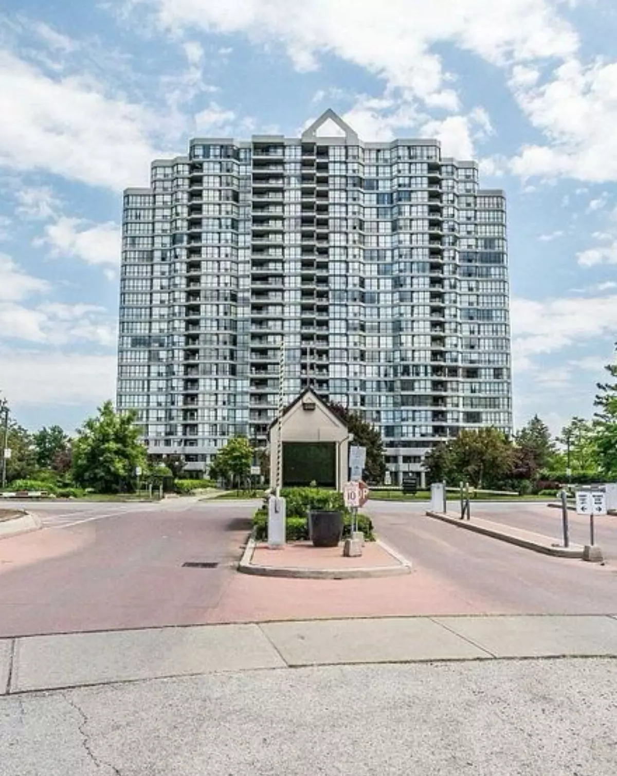 Toronto W10, ON M9V 5G8,3 Rowntree RD #810
