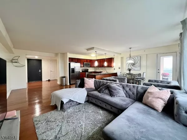 60 Parkway Dr #14D, East Orange City, NJ 07017