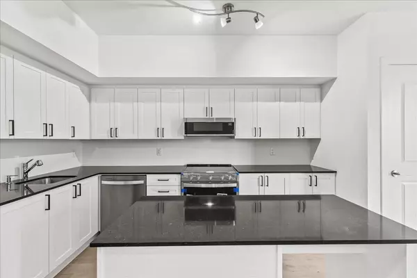 Mississauga, ON L5L 3H9,1063 Douglas Mccurdy Comm CIR #1008