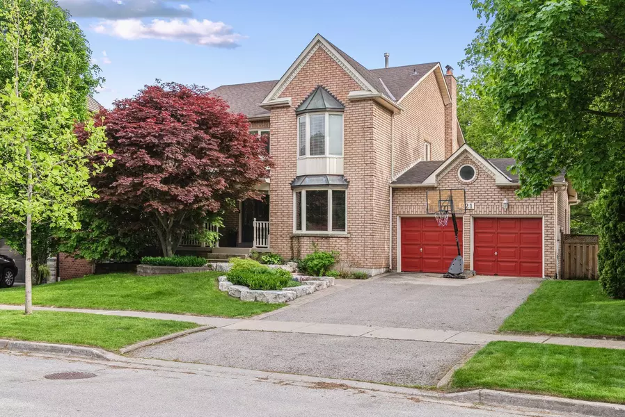921 Duncannon DR, Pickering, ON L1X 2M4