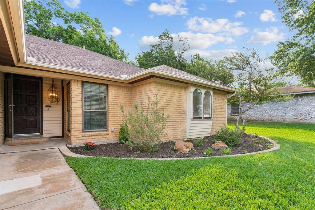 140 Amory Drive, Benbrook, TX 76126