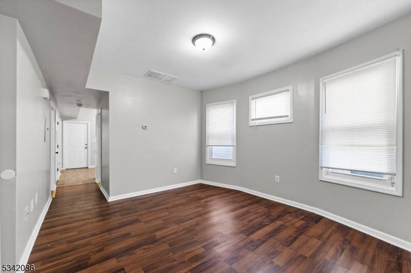 Newark City, NJ 07107,82 S 13th St #2