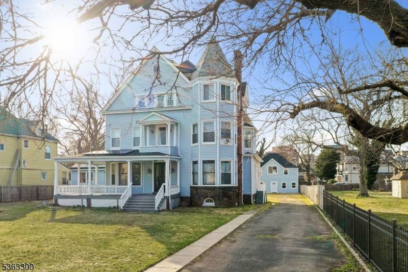 East Orange City, NJ 07018,53 S Maple Ave