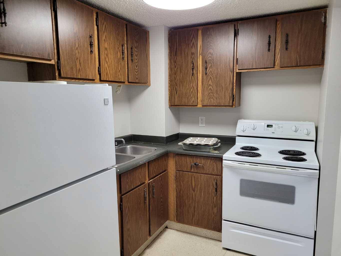 Medicine Hat, AB T1B 1Y7,302 Cooney RD SE