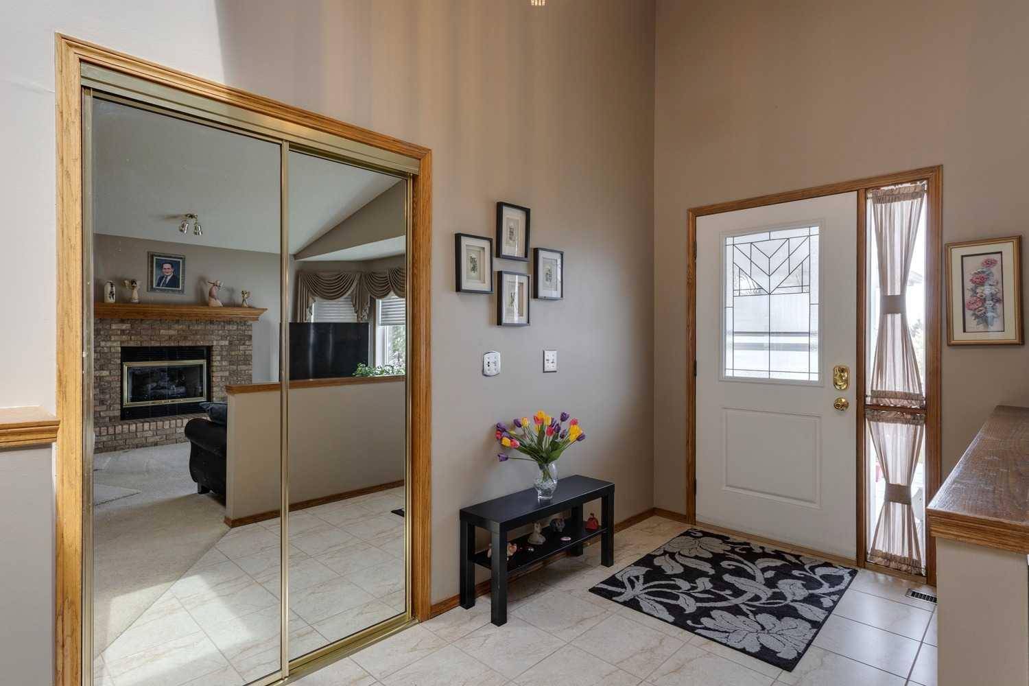 Calgary, AB T3K 3V8,127 Sandringham PL Northwest