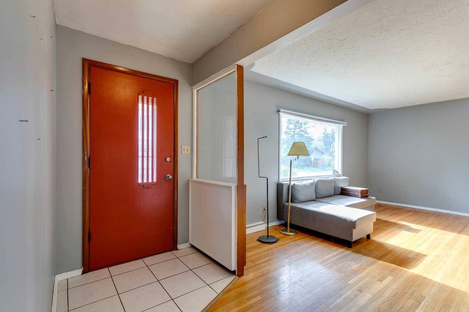 Calgary, AB T3E 5E5,153 & 151 Lissington DR Southwest