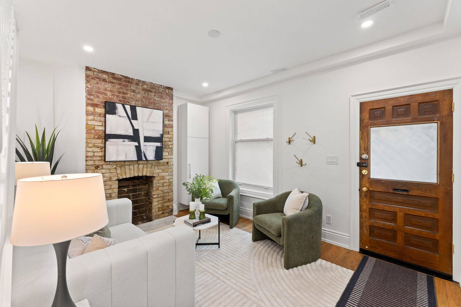 Toronto C01, ON M6H 3W2,381 St Clarens AVE