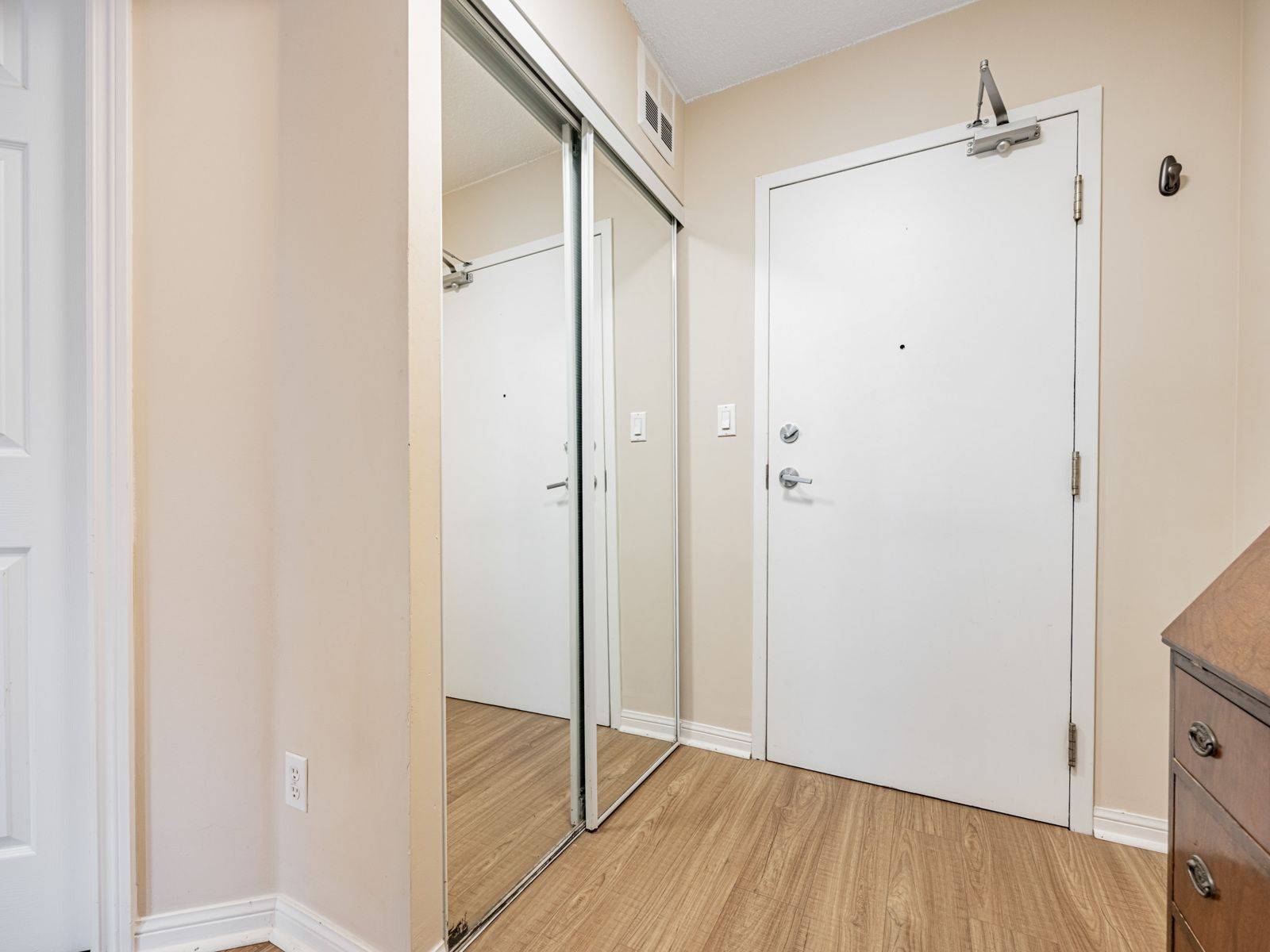 Toronto C10, ON M4S 3G2,260 Merton ST #508