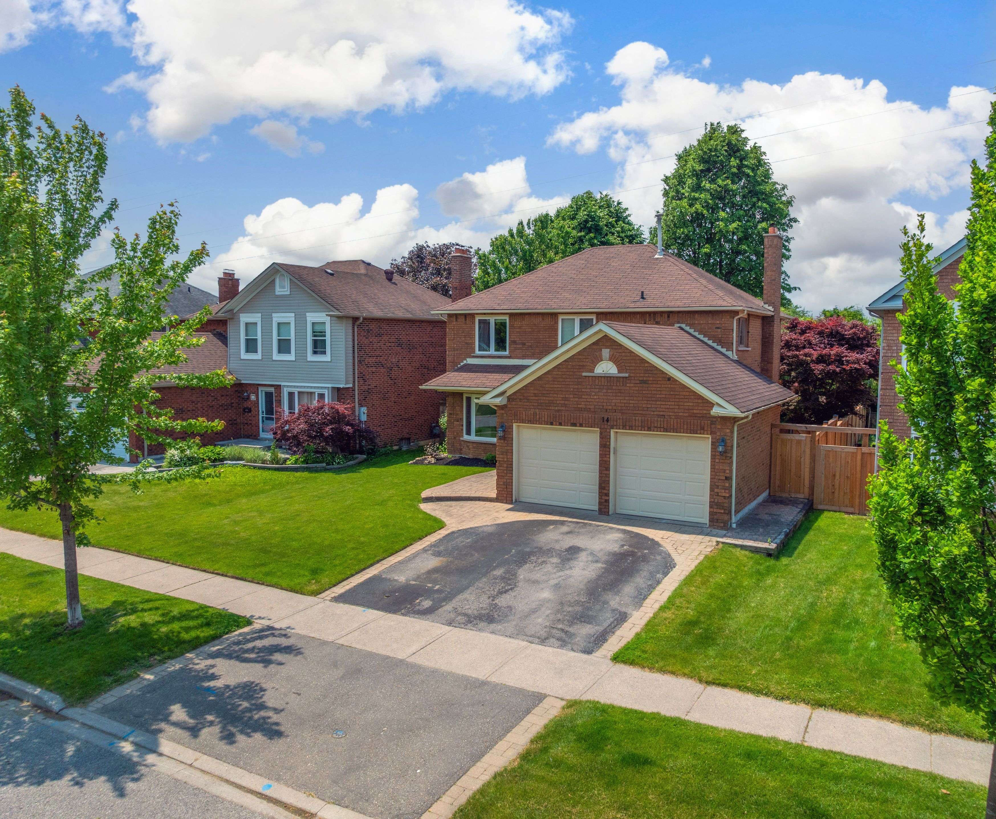 14 Erickson DR, Whitby, ON L1N 8S8