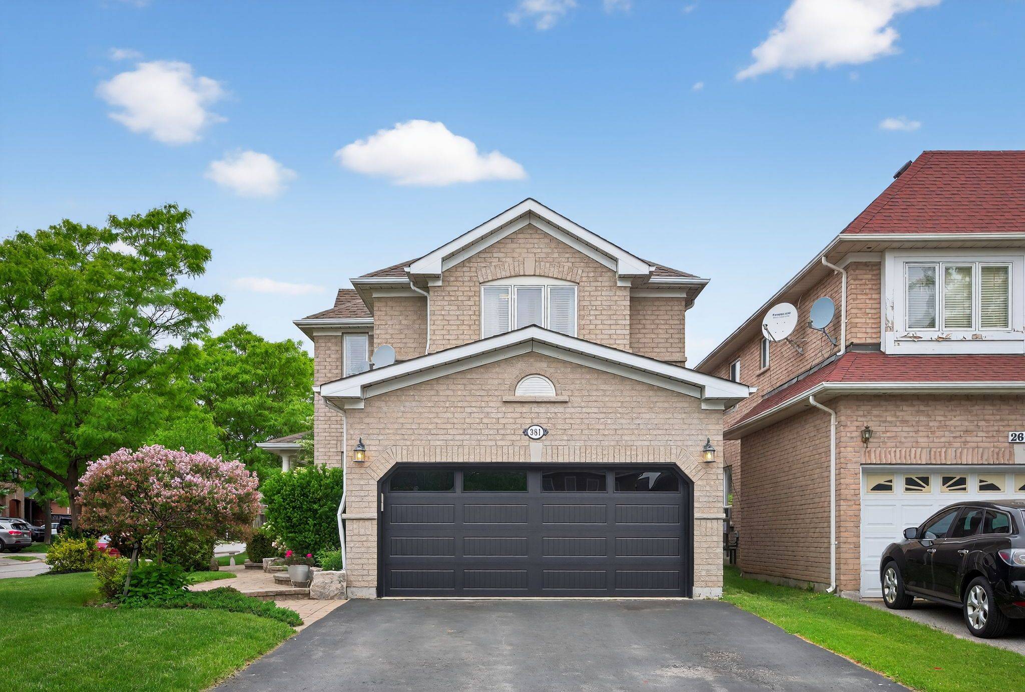 Newmarket, ON L3X 2W2,381 McBride CRES