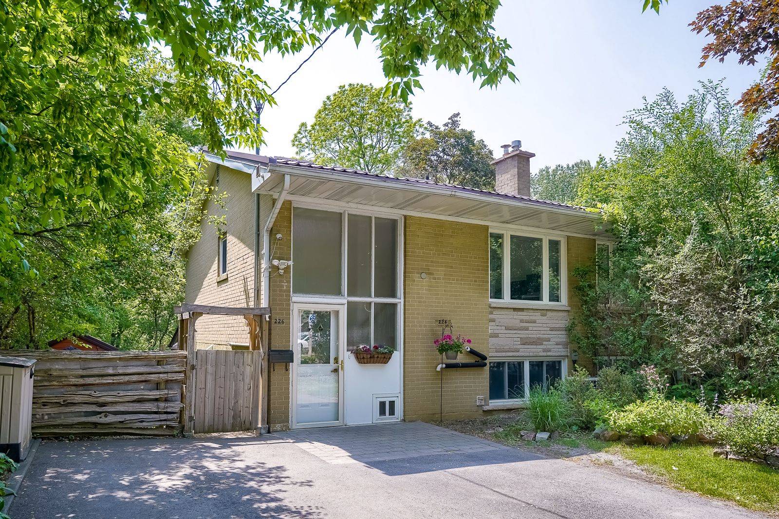 Richmond Hill, ON L4C 2B2,226 Cedar AVE