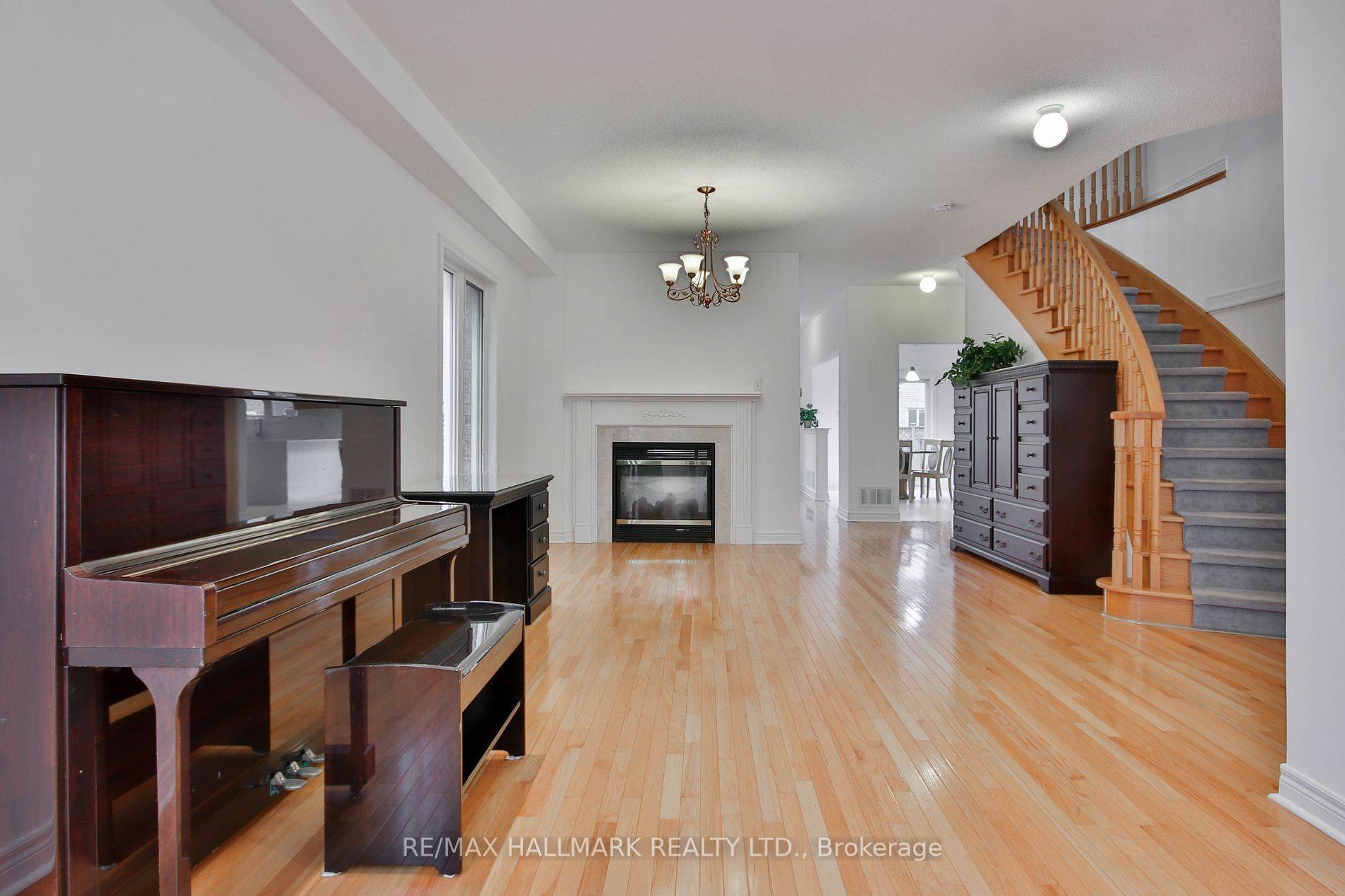 Markham, ON L6C 2K5,15 Briarglen RD