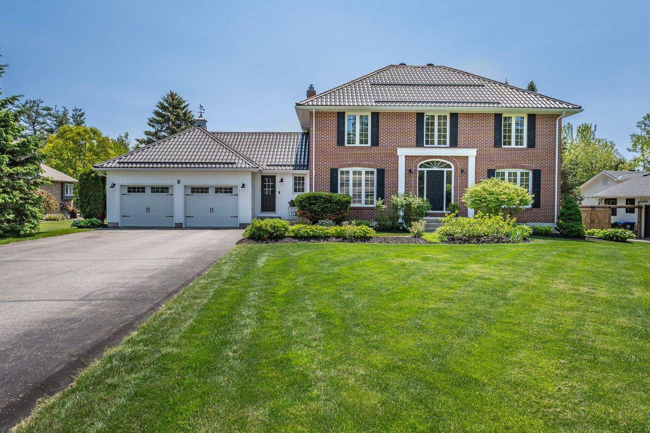 9 Jodies LN, Springwater, ON L9X 0M4