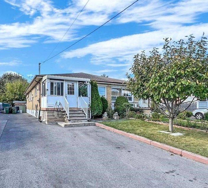 30 Habitant DR, Toronto W05, ON M9M 2N9