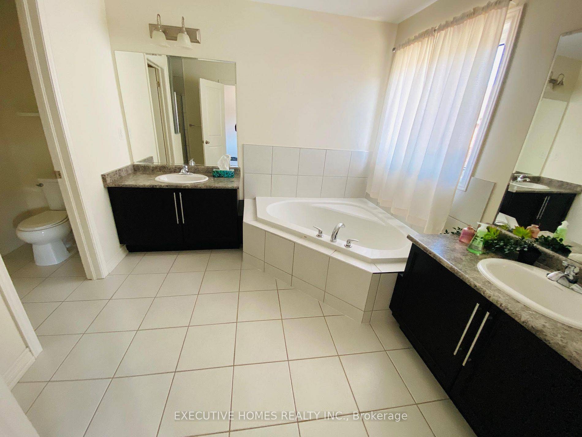 Brampton, ON L7A 4M5,17 Kempsford CRES