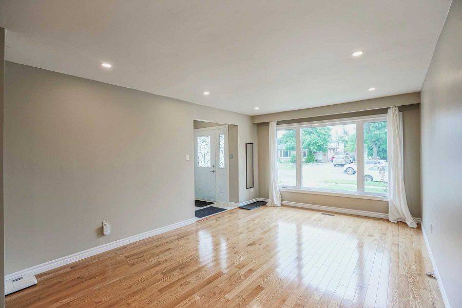 Mississauga, ON L5C 1J9,760 Consort CRES