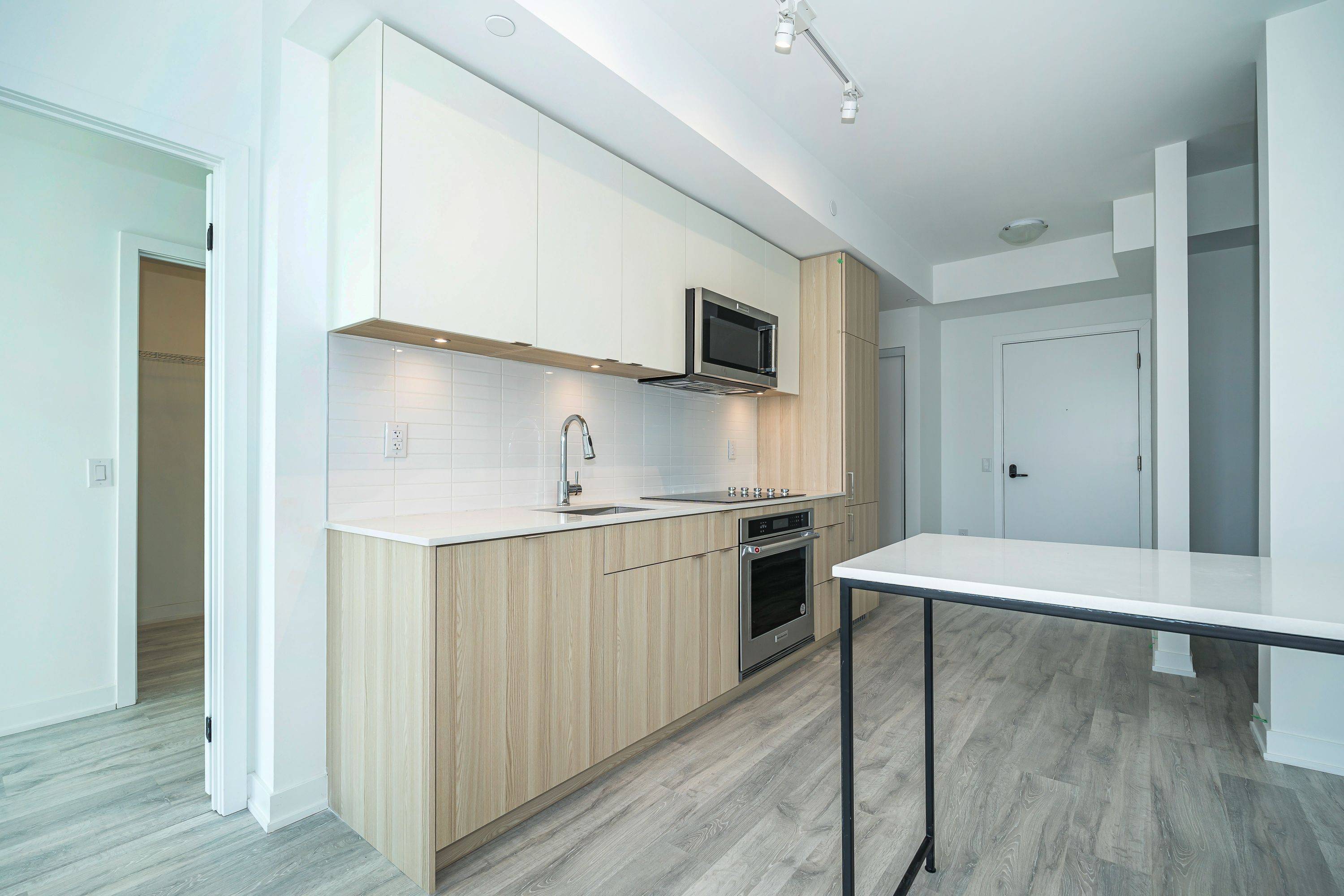 Mississauga, ON L6A 5A8,220 Missinnihe WAY #906