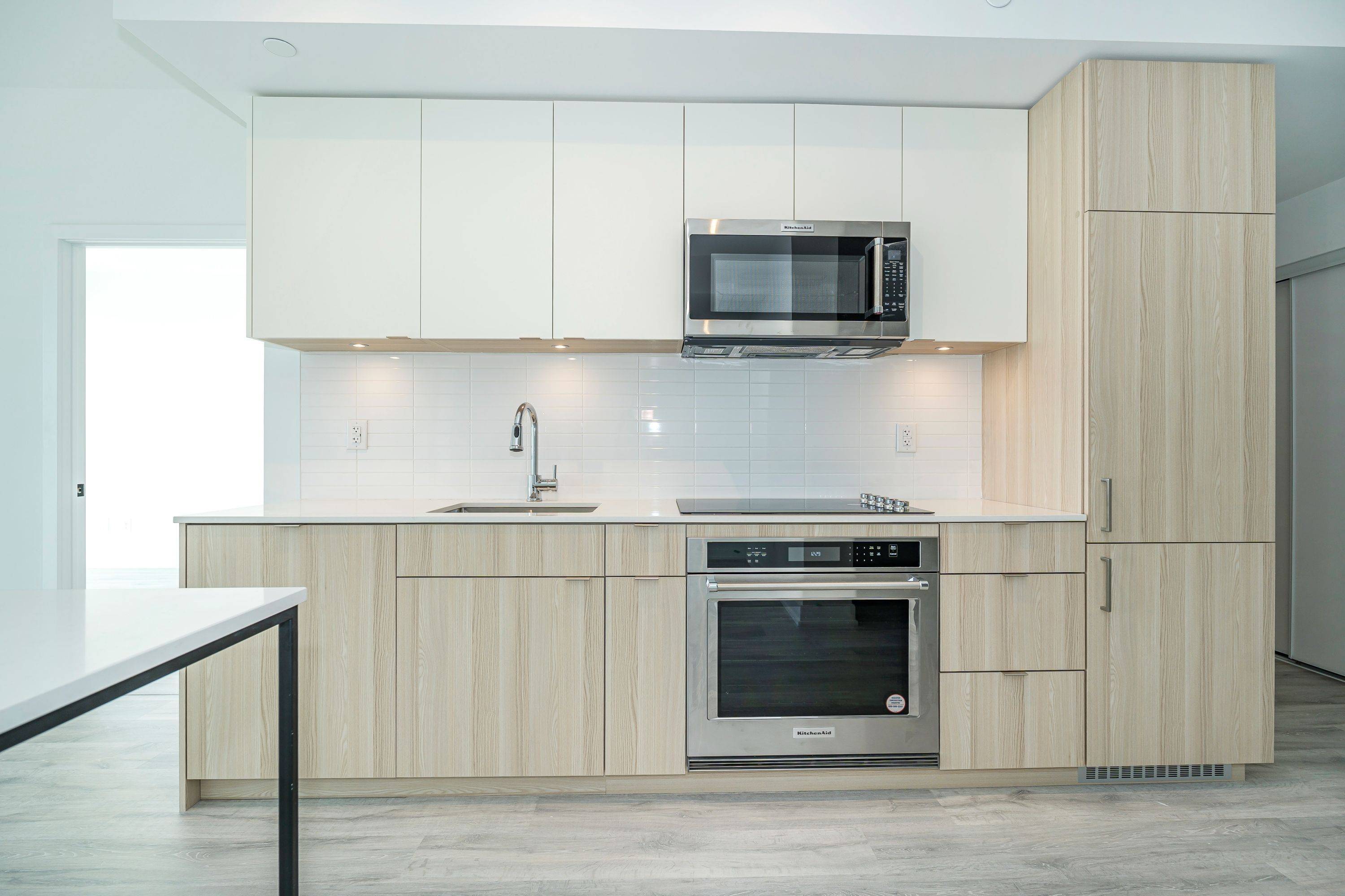 Mississauga, ON L6A 5A8,220 Missinnihe WAY #906