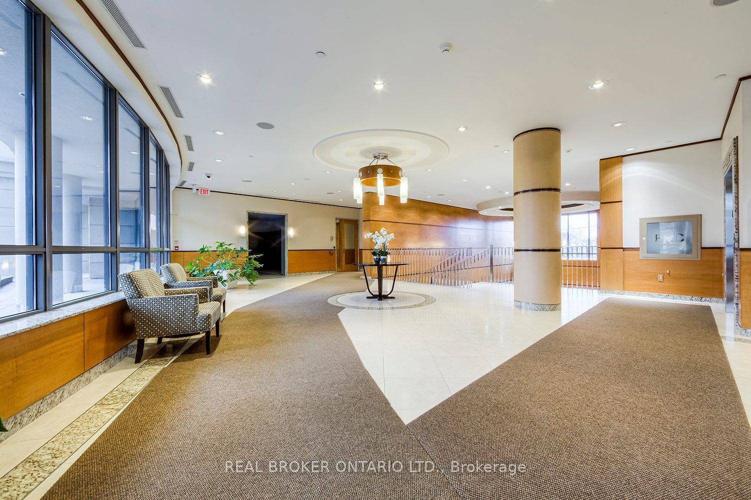 Toronto W08, ON M9B 0A2,35 Viking LN #1245