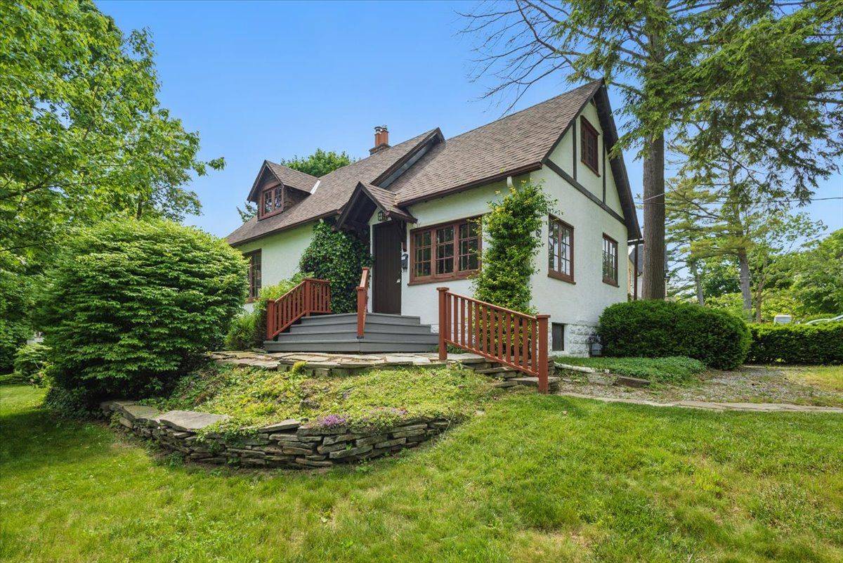 Mississauga, ON L5H 2R6,62 Maple AVE S