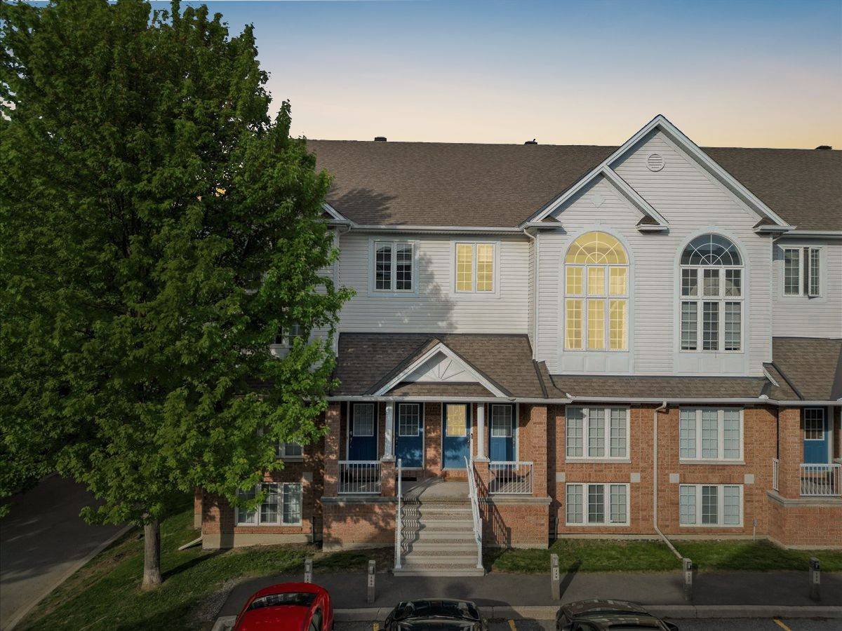 129 Wharhol Private #32, Bells Corners And South To Fallowfield, ON K2H 1G7