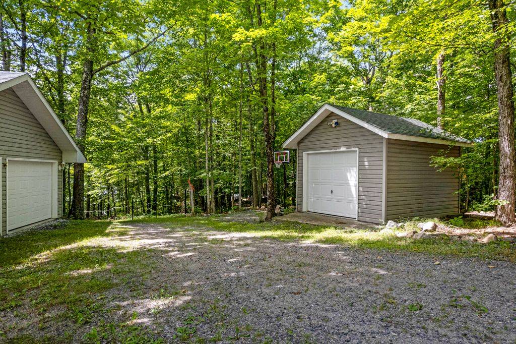 Lanark Highlands, ON K0G 1K0,399 Hardwood RDG