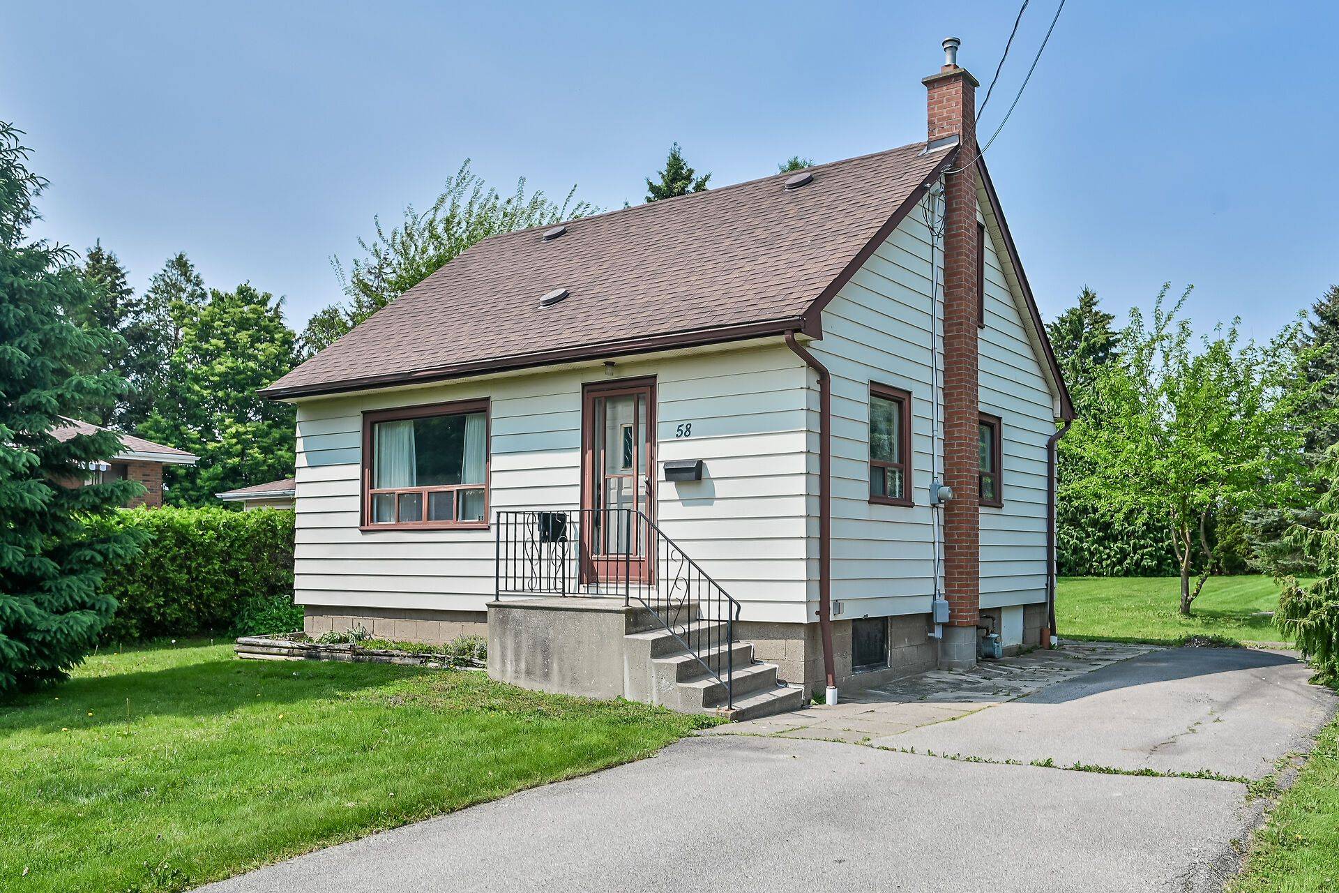 58 Malton DR,  Hamilton,  ON L9B 1E7
