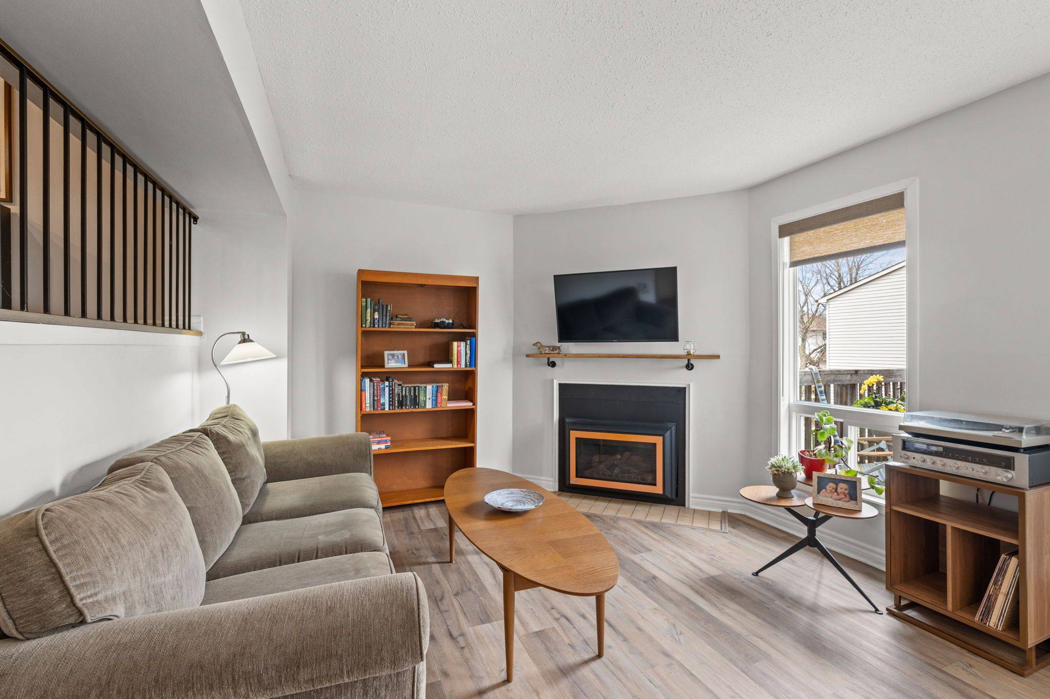 Kanata, ON K2L 3T2,6 Almond LN